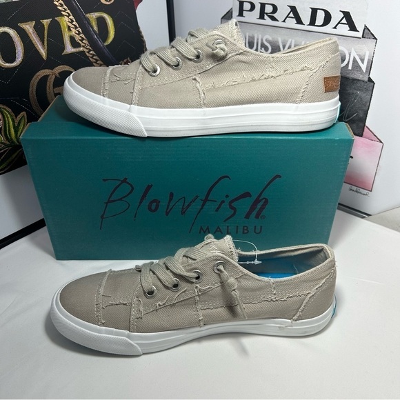 Blowfish sneakers size 8 - Picture 2 of 4